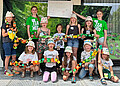 Gruppenbild von Kindern in Safari-Ausrüstung